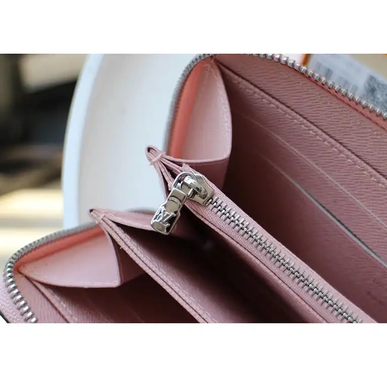 Bags 204B570014 LV 0822